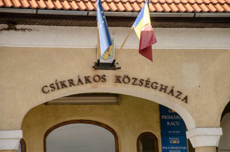 Jogerős: nem maradhat a „kifogásolt felirat” Csíkrákoson sem