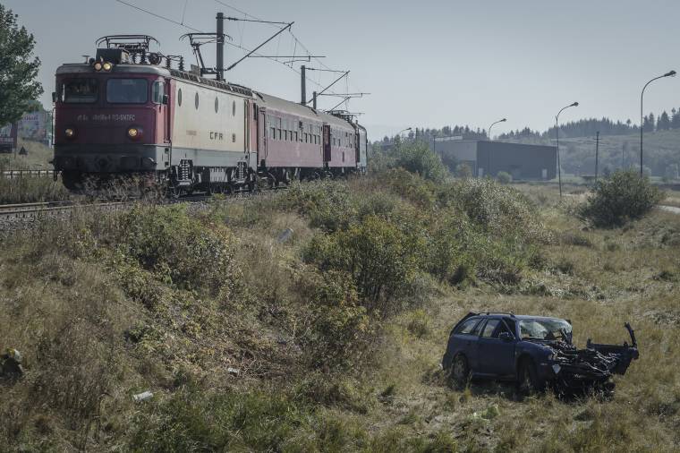 Autót ütött el a vonat Csíkban