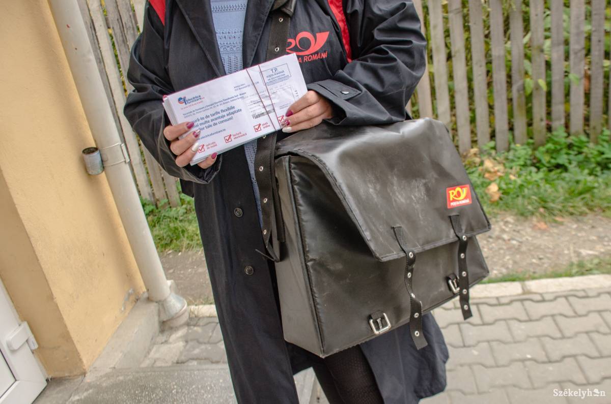 A postai ügyfelek egyelőre minden küldeményt megkapnak, de a későbbiekben a szolgáltatásokra is kihathat az, ha a szakszervezet folytatni kényszerül a tiltakozást •  Fotó: Gecse Noémi