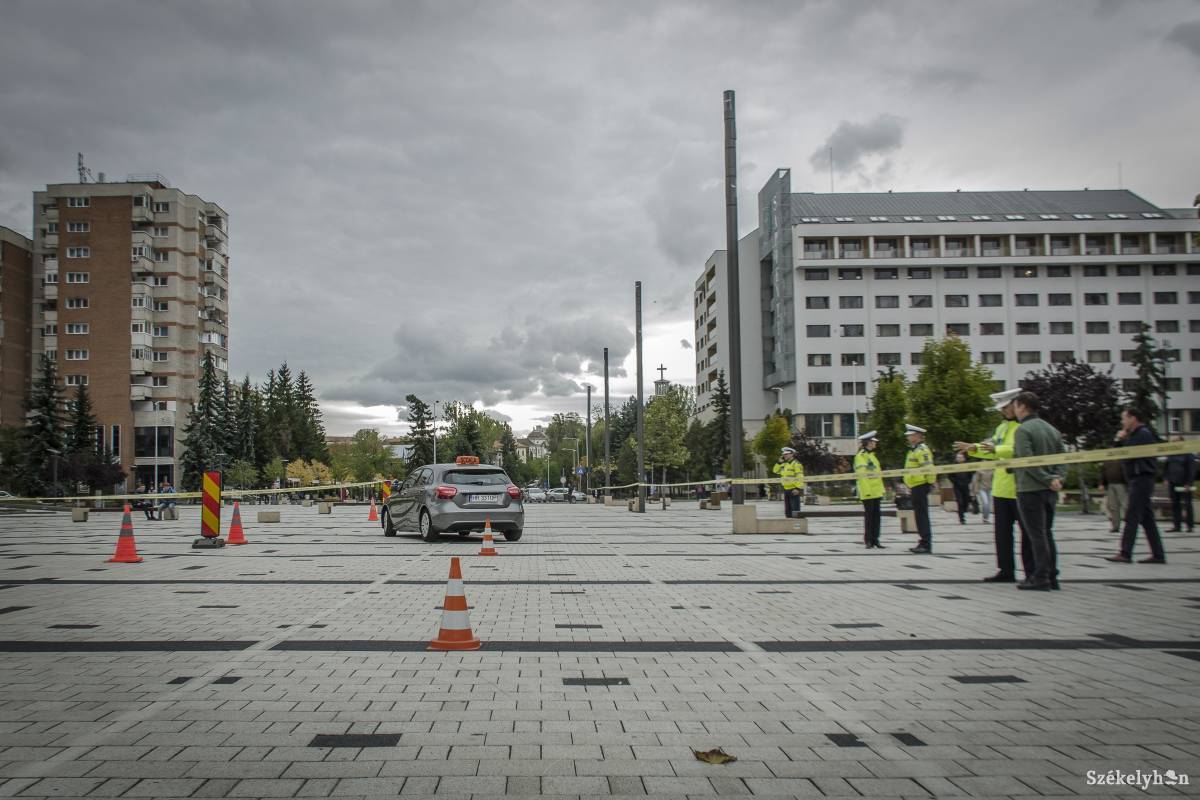 Oktató vigyázott arra, hogy személy ne sérüljön, anyagi kár ne keletkezzen •  Fotó: Pinti Attila