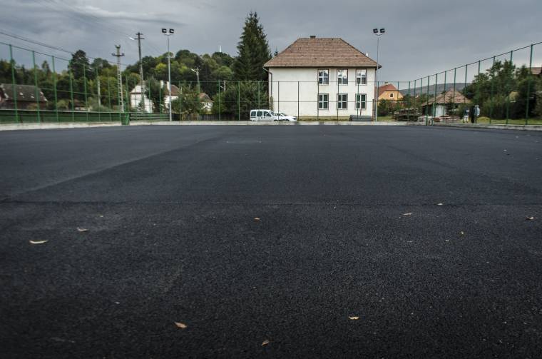 Műgyepes sportpálya készül Kászonaltízen