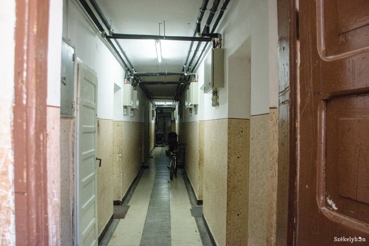 A csíkszeredai hajléktalanszállón a szerencsétlenség előtti napon fertőtlenítést végeztek •  Fotó: Gecse Noémi