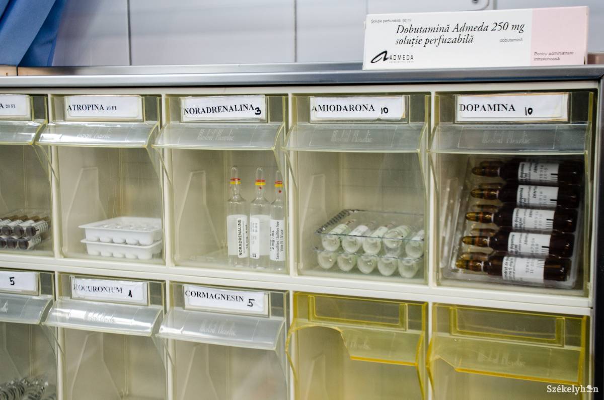 Akadnak üres polcok &bullet;  Fotó: Sándor Csilla