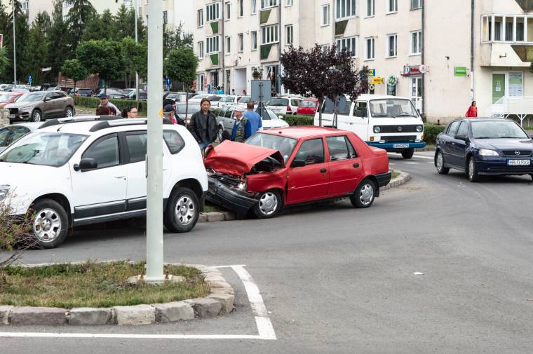 Jaguárral ütközött a Dacia