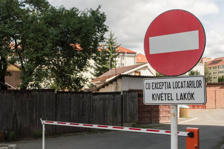 Nincs ínyükre a lakóknak, hogy évente kétszáz lejt kell fizetniük a parkolóhelyért