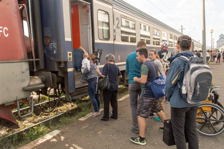 Sok az utas, kevés a vagon – zsúfoltság van a vonatjáratokon