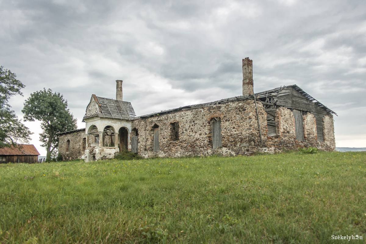 Aláírták a finanszírozási szerződést a műemlék épület felújítására •  Fotó: Pinti Attila