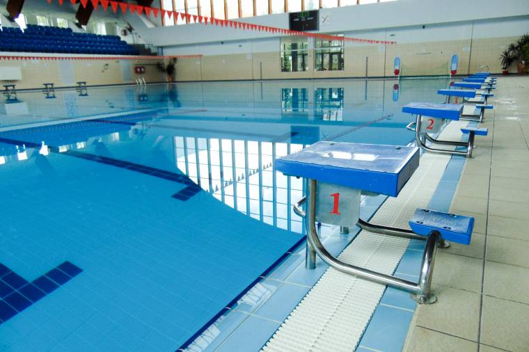 Petícióban is kérik, egyelőre azonban nem nyithat ki a sepsiszentgyörgyi uszoda