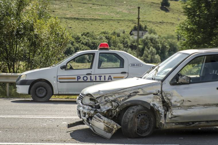 Nem bírta úton tartani autóját a részeg csicsói sofőr