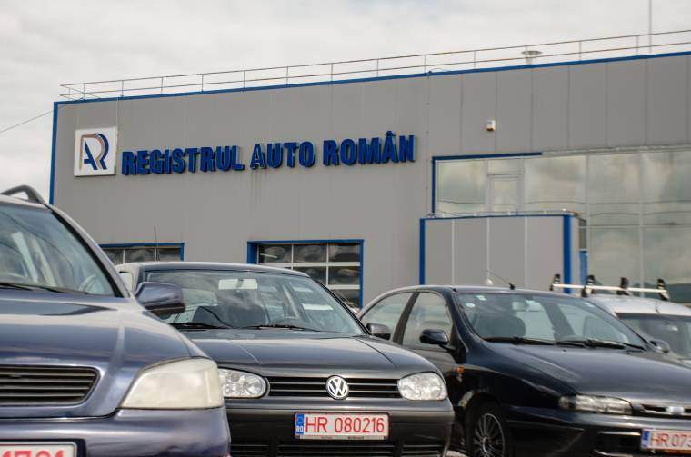 Négy-öt hónapba telik a külföldről behozott járművek forgalomba írása Hargita megyében