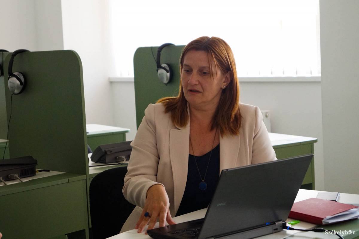 Tódor Erika Mária, a magyar diákok számára készített román tantervet kidolgozó bizottság munkatársa volt •  Fotó: Prázsmári Tímea