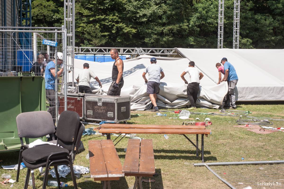 Pakolás. Az elmúlt héten mindenki megtalálhatta a kedvére való rendezvényt Tusványoson •  Fotó: Gecse Noémi