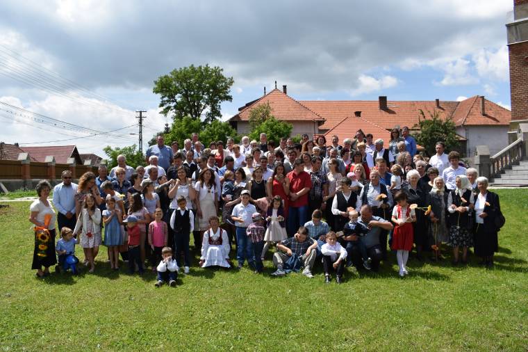 Idegennek hitt emberekből rokonok