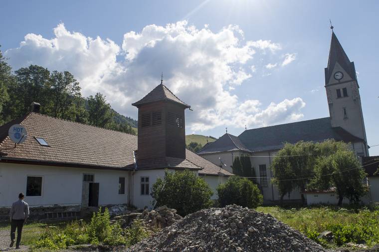 Közösségi térré alakítják a szükségtemplomot Gyimesbükkön