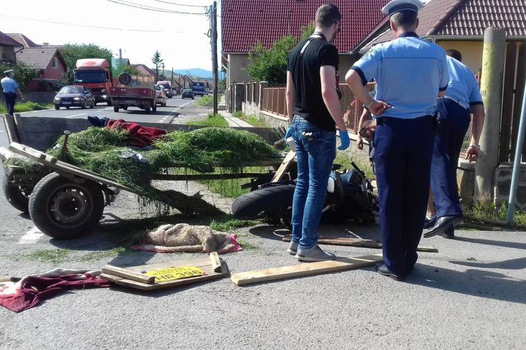 Szekérnek csapódott egy motorkerékpár