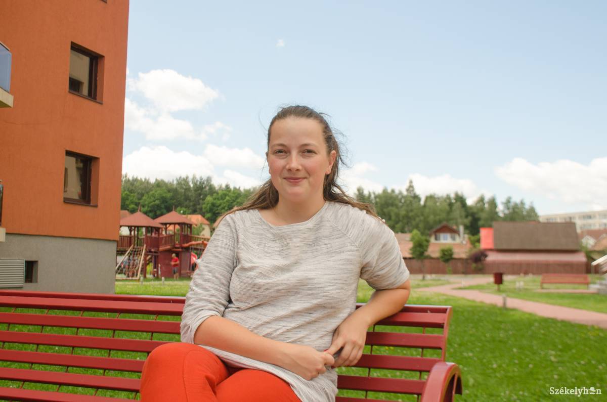 Balázs Brigitta úgy véli, ha beszélünk a biztonságos internetezésről, megelőzhetők a problémák •  Fotó: Gecse Noémi