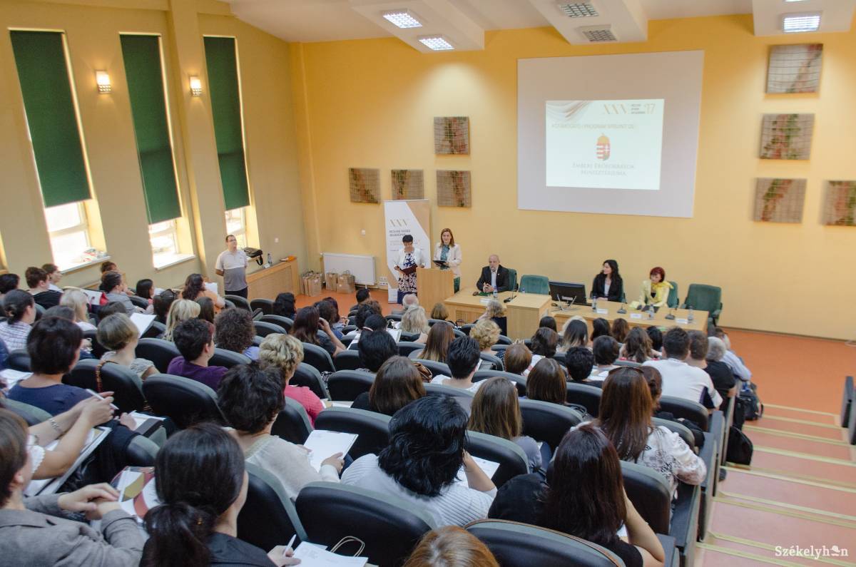 A tudományosság jegyében zajlott a konferencia •  Fotó: Gecse Noémi