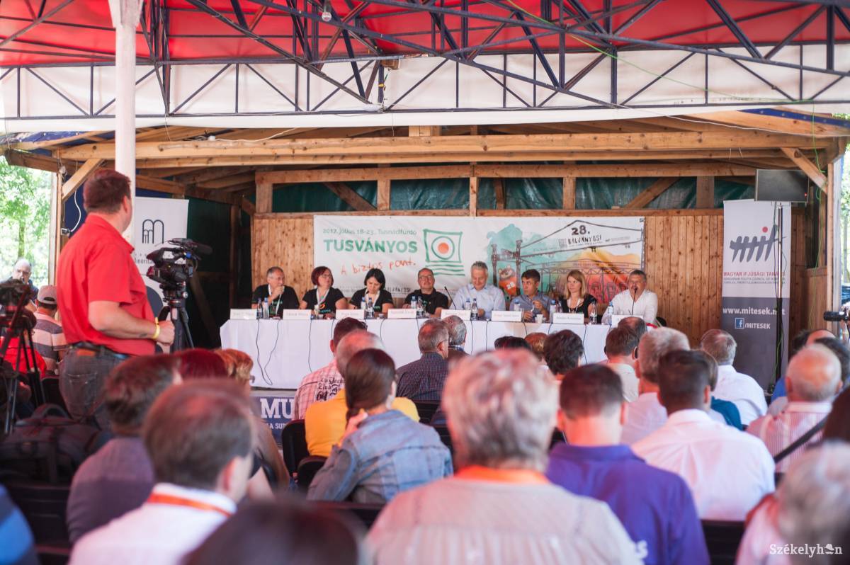 Belecsaptak. Szerdán délelőtt megnyílt a 28. Bálványosi Nyári Szabadegyetem és Diáktábor &bullet;  Fotó: Gecse Noémi