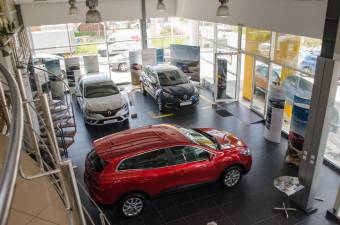 Rábólintottak: 2035-ig fokozatosan meg kell szüntetni a dízel- és a benzinüzemű új autók értékesítését az EU-ban