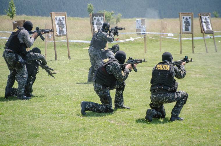Túszdráma és ellentűz Csíkszeredában – megnéztük hogyan gyakorlatoznak a különleges egységek