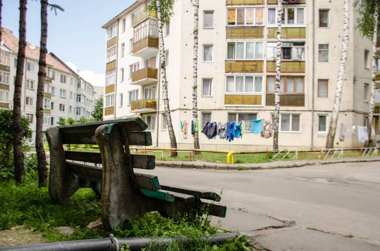 Nem mindenhol váltak be a tömbház előtti padok