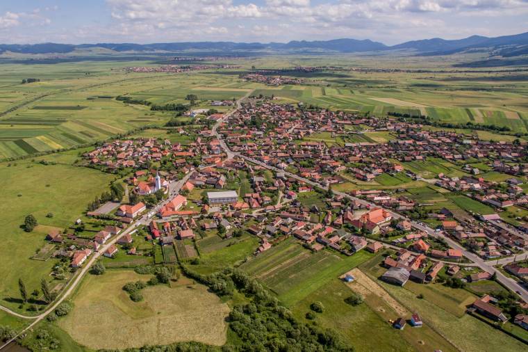 Őriznek és védenek, ez azonban sok helyen pénzbe kerül a lakóknak