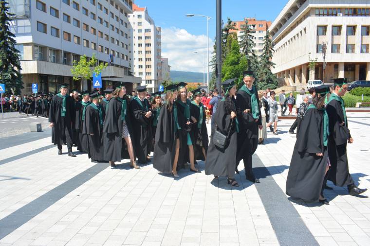 Itthon van a legnagyobb szükség a most végzettekre