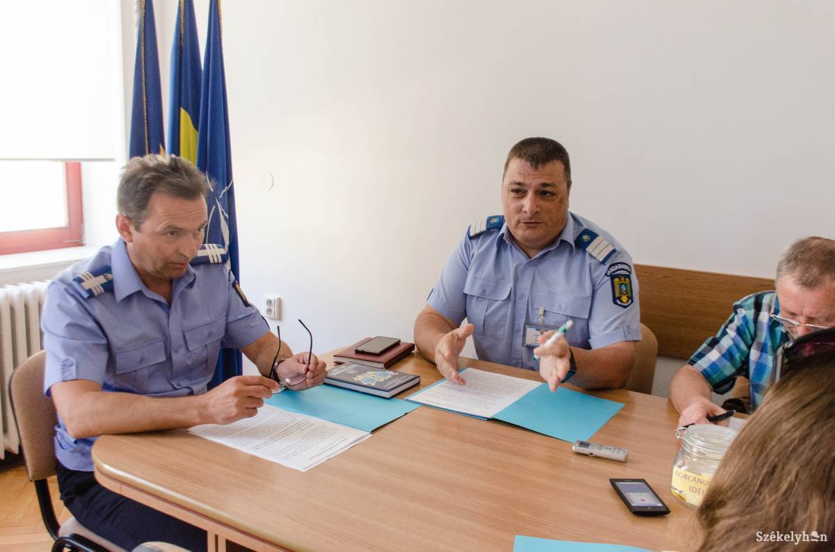 Dan Iamandi és Suciu Gheorghe. Elmondták, hogy mire használják a kamerát •  Fotó: Gecse Noémi