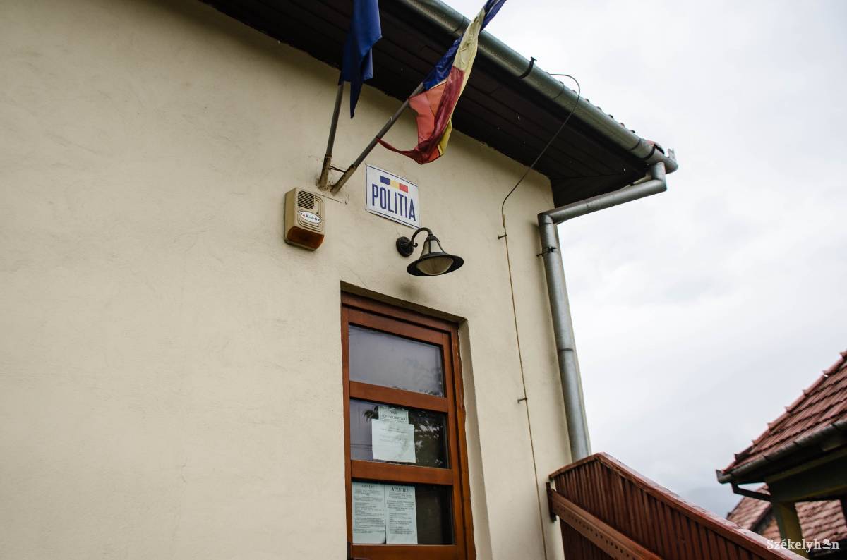 A csíkrákosi rendőrőrs •  Fotó: Gecse Noémi