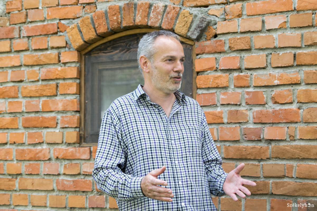 Rodics Gergely reméli, mások is kedvet kapnak a csűrök átalakítására •  Fotó: Gegő Imre