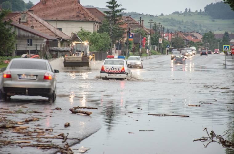 Elsőfokú viharriasztás szombat reggelig