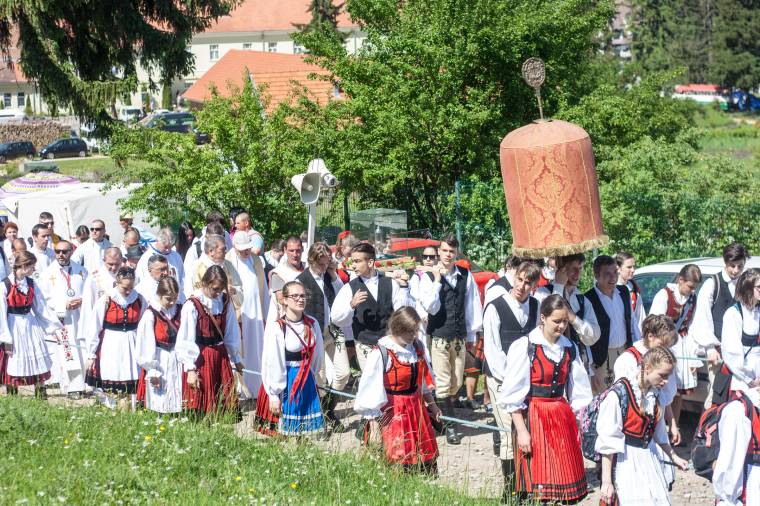 Megoldást kér a hatóságoktól a csíksomlyói zarándokok fogadására Korodi Attila