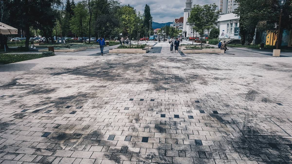 Nem az első eset, hogy szennyvízzel kevert esővíz árasztotta el a Majláth Gusztáv Károly teret •  Fotó: Mihály László
