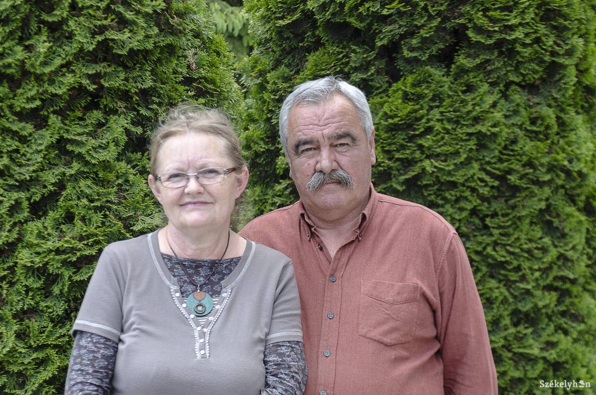 A Székely házaspár. Progamokkal, házias ételekkel és szeretettel várják a vendégeket •  Fotó: Gecse Noémi