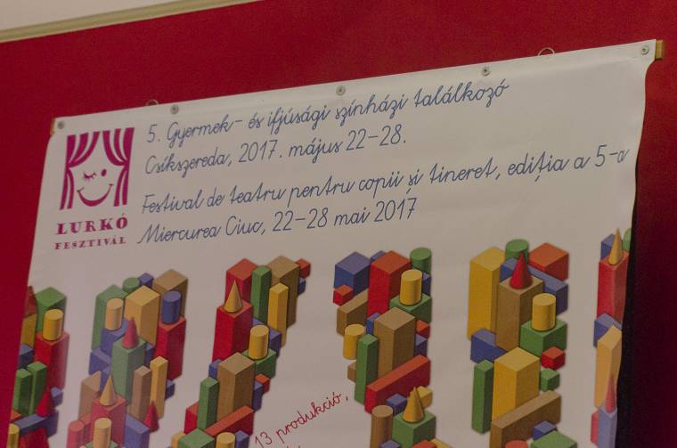 Várják a lurkókat a színházba