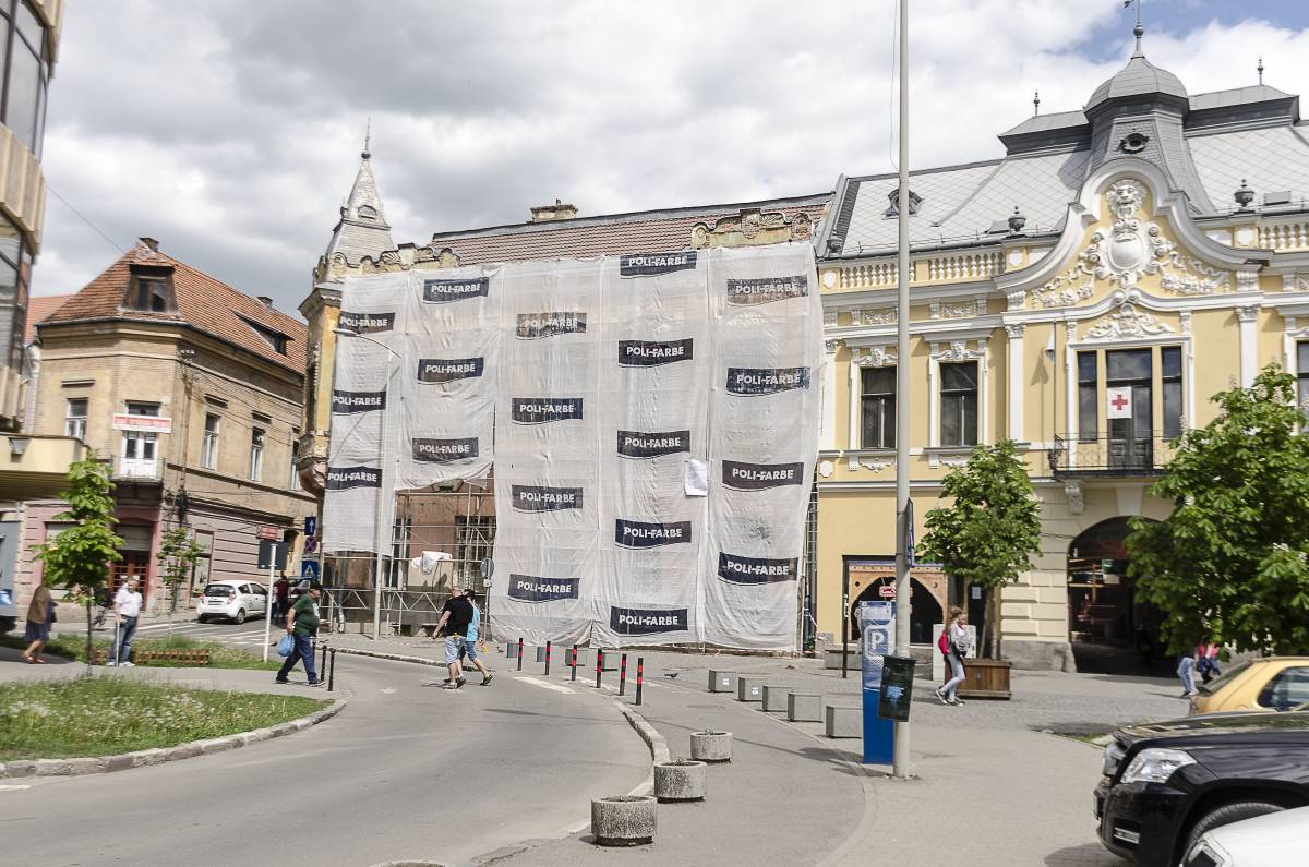 A Petőfi Sándor utca régi saroképülete visszakapja a régi formáját •  Fotó: Gecse Noémi