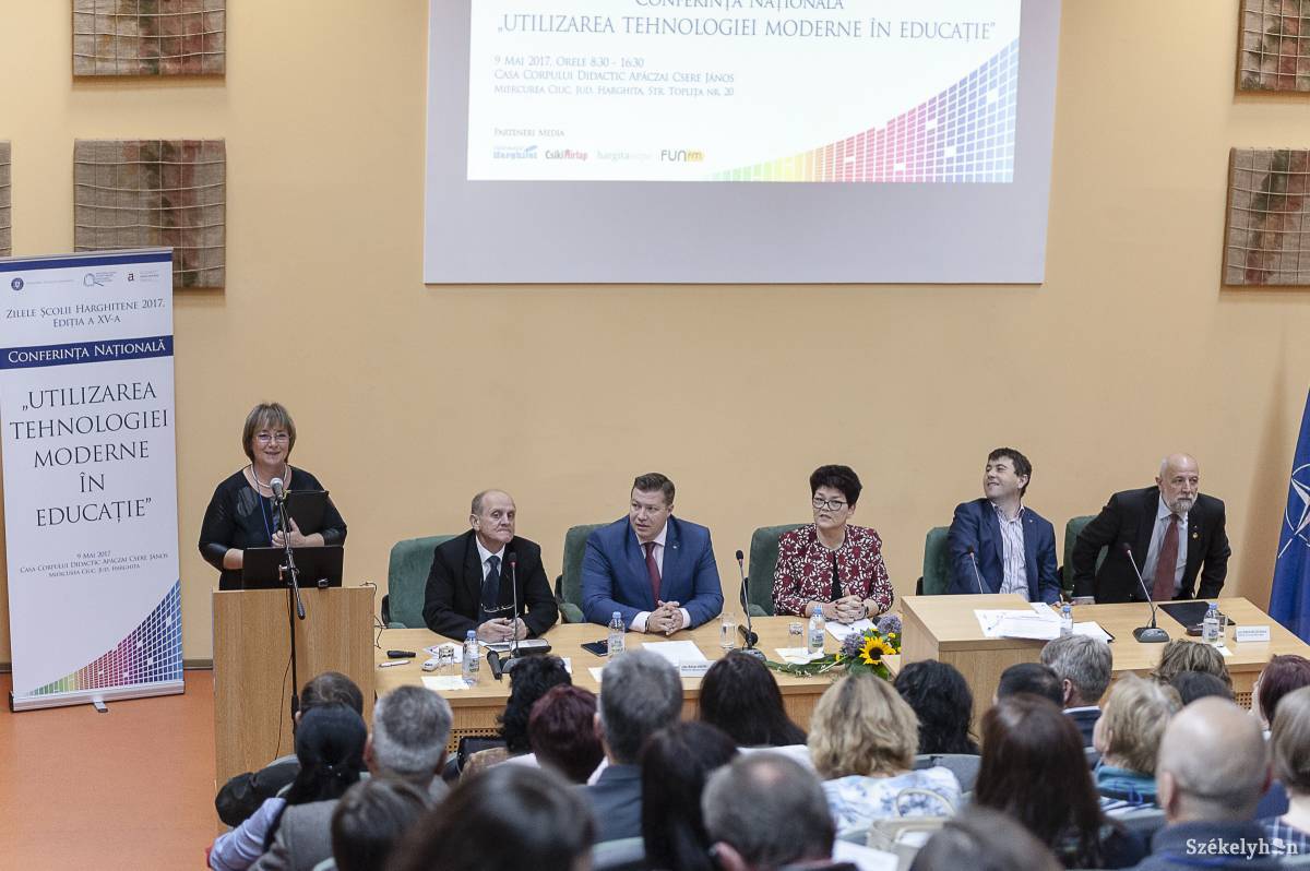 Használni kell a technológia adta lehetőségeket. Konferencián egyeztettek az oktatás jövőjéről •  Fotó: Gecse Noémi