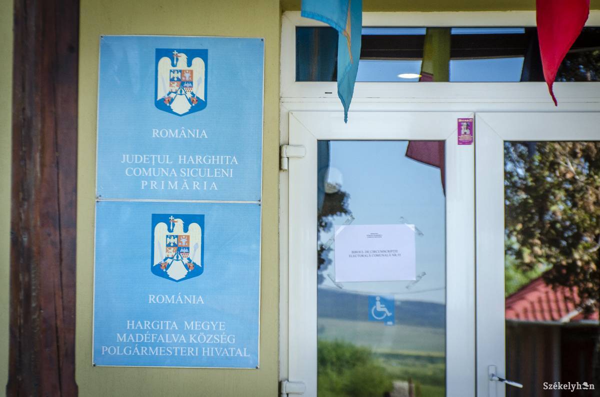 Nem kétséges, ki irányítja a jövőben a madéfalvi községházát &bullet;  Fotó: Pinti Attila