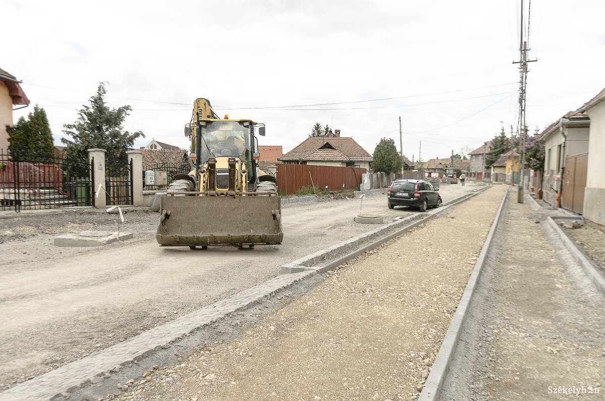 A Zsögödi Nagy Imre utca felújítása is a támogatható projektek listáján van. Archív •  Fotó: Gecse Noémi
