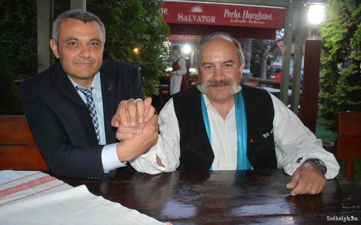 Ahmet Açıkgöz és Péter János •  Fotó: Iochom Zsolt