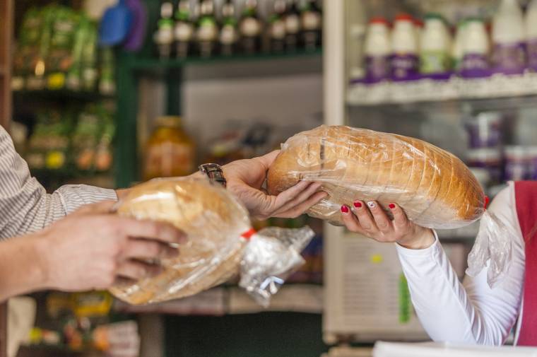 Megfékezné az alapélelmiszerek drágulását a román kormány