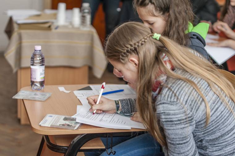 Miniszteri ígéret: megszüntetik a magyar diákok diszkriminálását az angol tantárgyversenyen