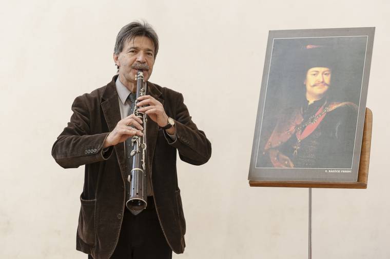 Ferenc pápa állítólag nem tervezi a papi cölibátus eltörlését