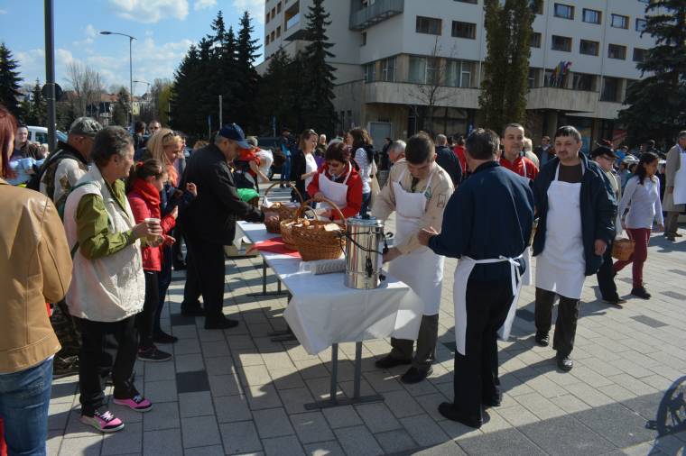 Legyünk Isten kinyújtott keze