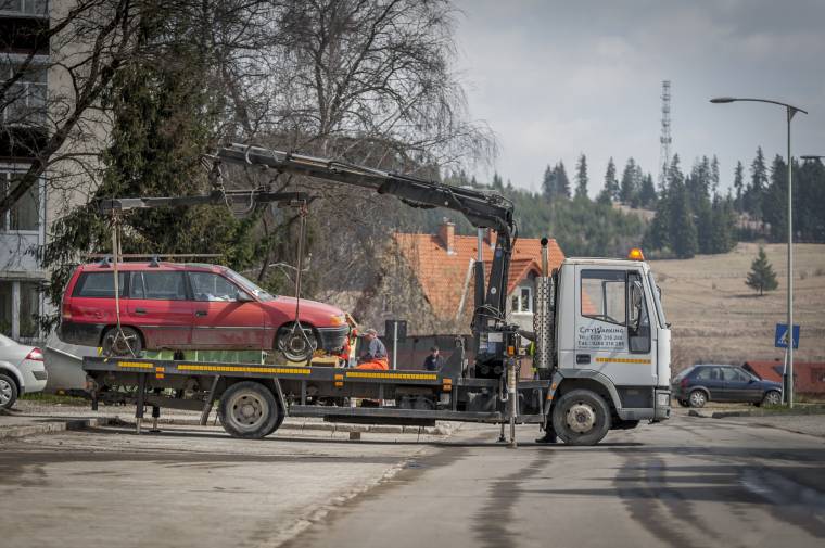 Tavaszi nagytakarítás: figyeljenek, hová parkolnak