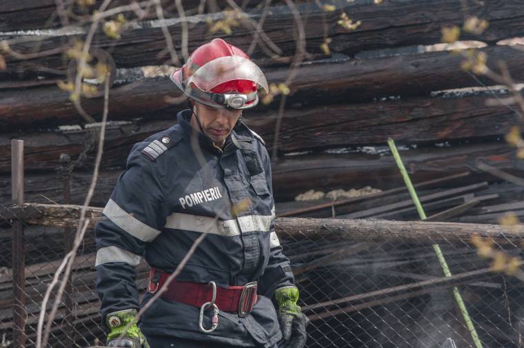 Égő házból mentettek ki három gyereket Borzonton