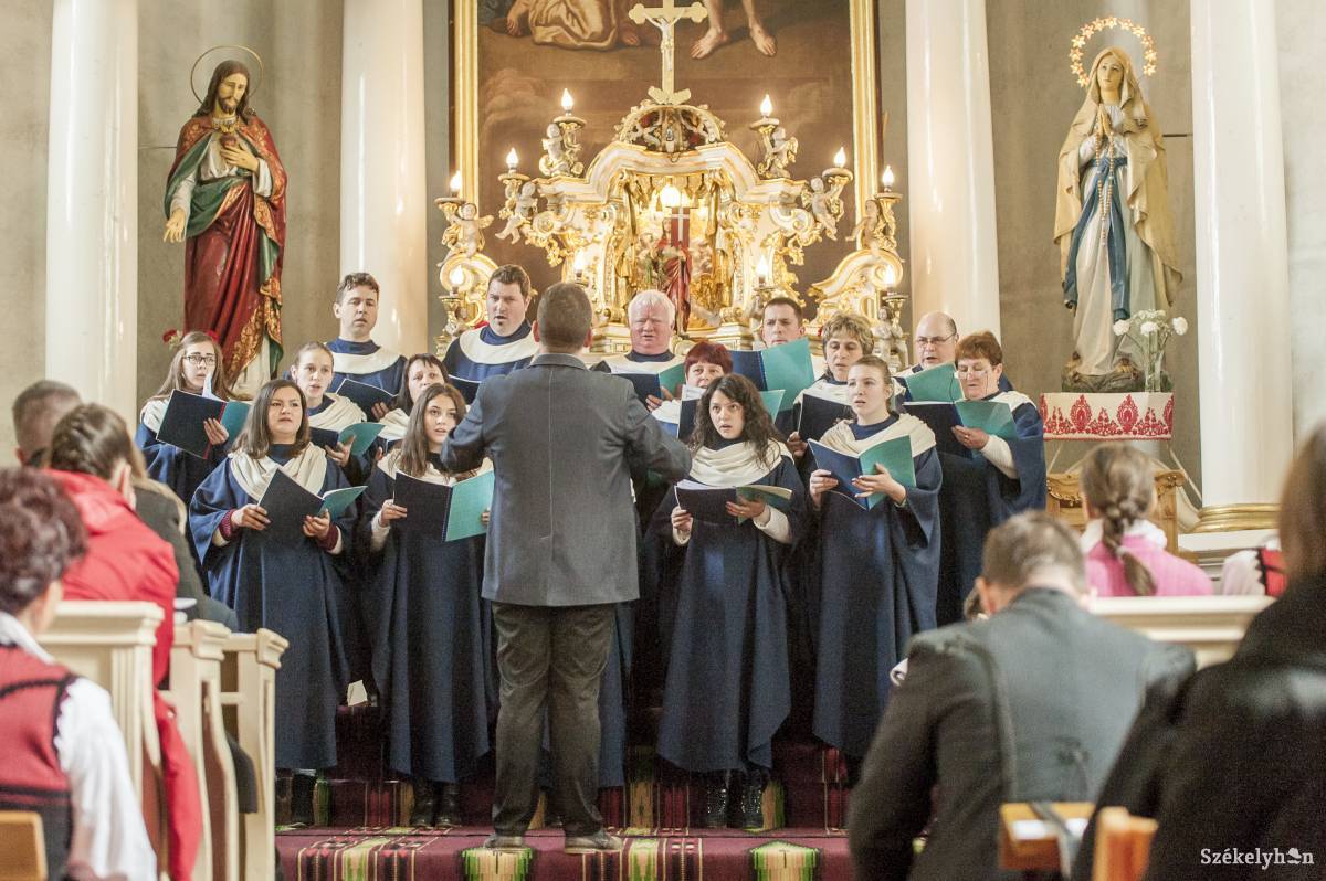 &bullet;  Fotó: Pinti Attila