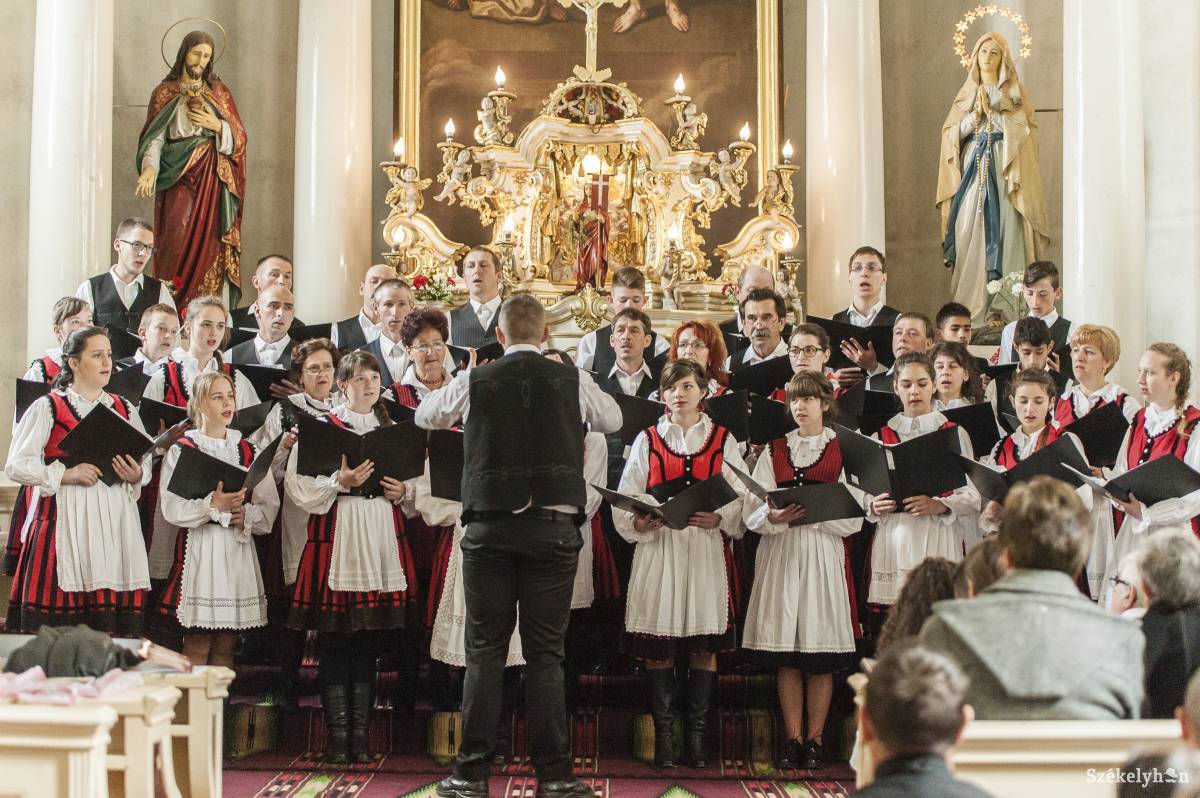 &bullet;  Fotó: Pinti Attila