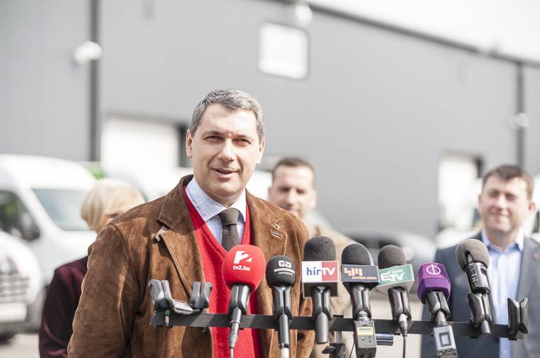 A világ újrateremtője, a színház