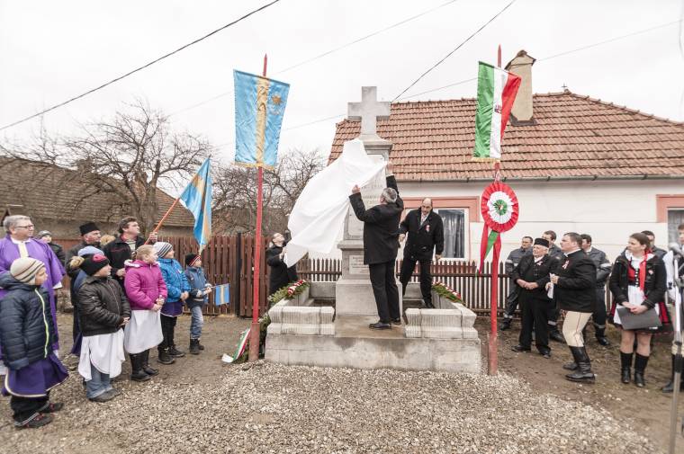 Emlékeztek és emlékeztettek Ajnádon